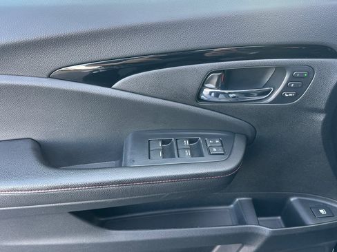 Used 2025 Honda Ridgeline Black Edition image 10