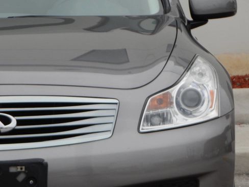 Used 2007 INFINITI G35 Journey w/ Performance Tire & Wheel Pkg image 8