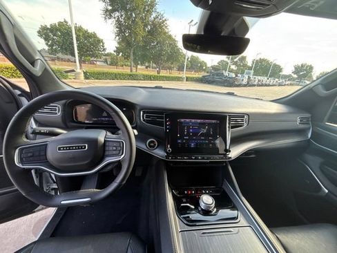 Used 2024 Jeep Wagoneer Series II w/ Flexible Seating Group AWD/4WD image 14