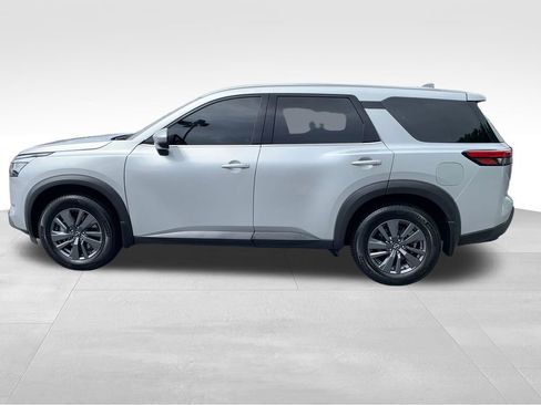 Used 2022 Nissan Pathfinder S FWD image 2