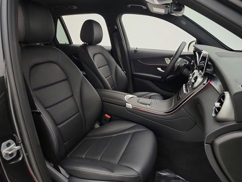 Used 2022 Mercedes-Benz GLC 300 image 17