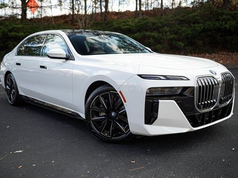 Used 2024 BMW i7 eDrive50 w/ M Sport Package image 16