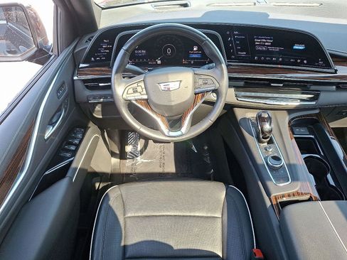 Used 2022 Cadillac Escalade Premium Luxury image 41