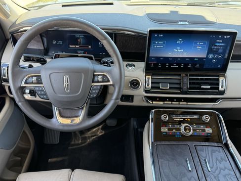 Certified 2023 Lincoln Navigator Reserve image 18