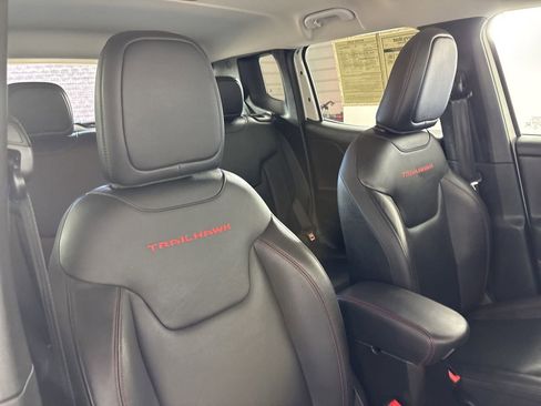 Used 2022 Jeep Renegade Trailhawk image 27
