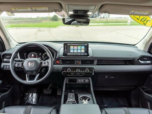 Used 2025 Honda Pilot Touring image 22