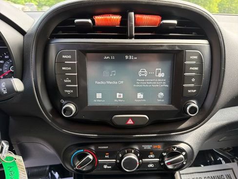 Used 2021 Kia Soul LX FWD image 18