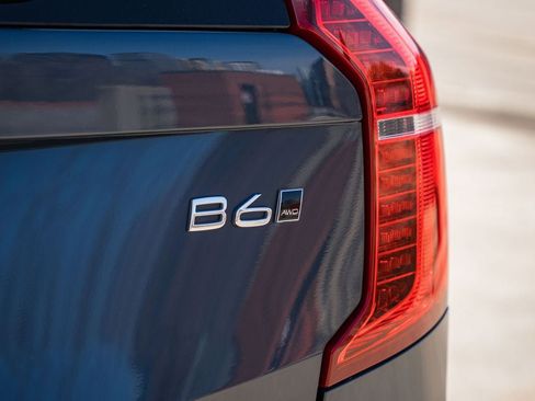 Certified 2025 Volvo XC90 B6 Plus AWD/4WD image 6