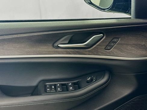 New 2025 Jeep Grand Cherokee Limited image 17