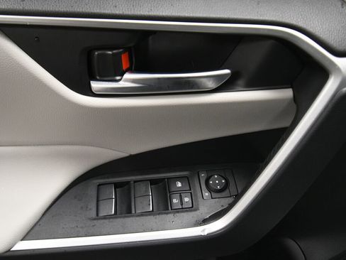 Used 2025 Toyota RAV4 XLE w/ Convenience Package image 11