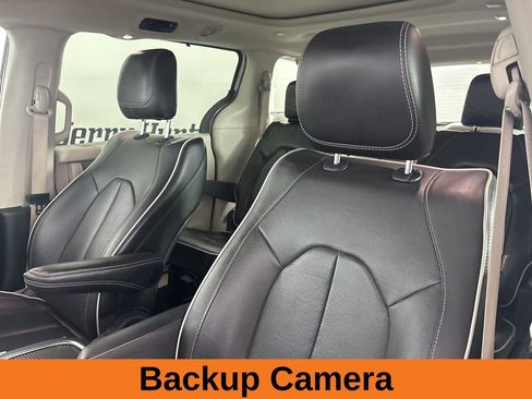 Used 2023 Chrysler Pacifica Limited FWD image 12