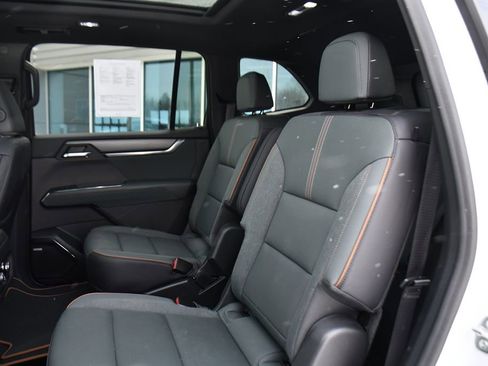 Used 2024 GMC Acadia AT4 w/ Luxury Package image 23