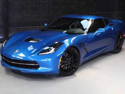 Used 2015 Chevrolet Corvette Stingray Coupe w/ 2LT Preferred Equipment Group image 4