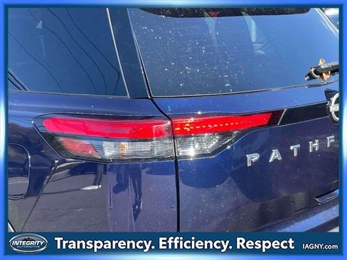 Certified 2025 Nissan Pathfinder SL w/ SL Premium Package image 11