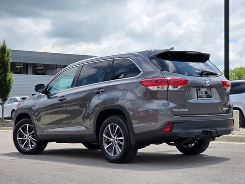 Used 2019 Toyota Highlander XLE AWD/4WD image 25