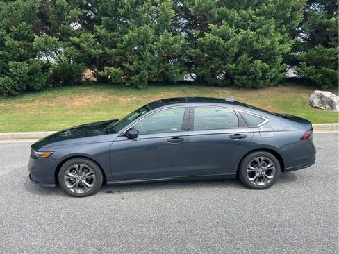 Used 2023 Honda Accord EX image 2