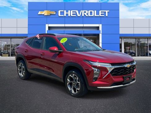 Certified 2024 Chevrolet Trax LT w/ Driver Confidence Package FWD image 1