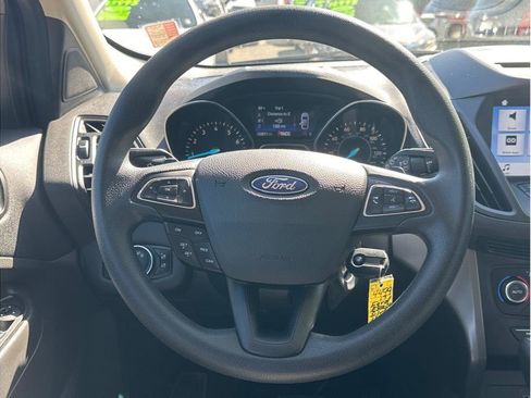 Used 2017 Ford Escape SE w/ Equipment Group 201A AWD/4WD image 16