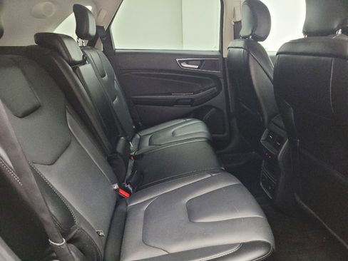Used 2018 Ford Edge Titanium w/ Equipment Group 302A AWD/4WD image 19