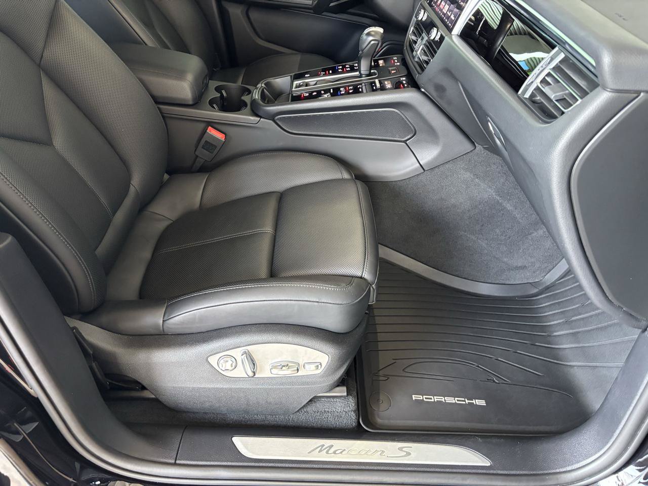 Used 2023 Porsche Macan S AWD/4WD image 24