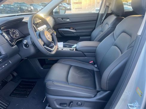 New 2025 Nissan Pathfinder SL w/ Lighting Package (N92) image 10