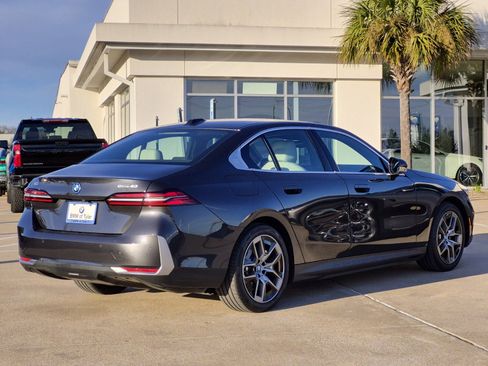 Certified 2024 BMW i5 eDrive40i w/ M Sport Package image 4