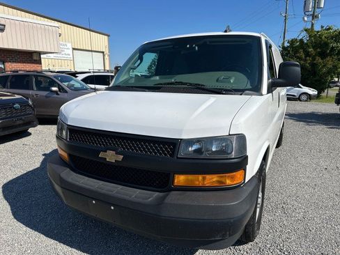 Used 2020 Chevrolet Express 3500 w/ Driver Convenience Package RWD image 3