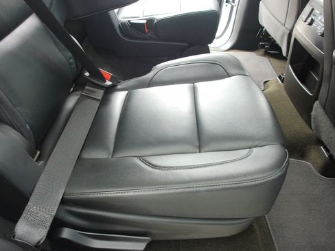 Used 2018 Chevrolet Tahoe LT w/ Luxury Package RWD image 40