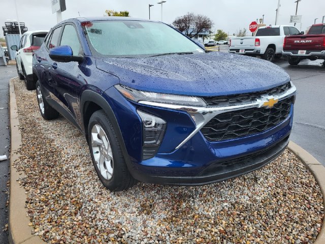 Used 2024 Chevrolet Trax LS w/ LS Convenience Package FWD image 5