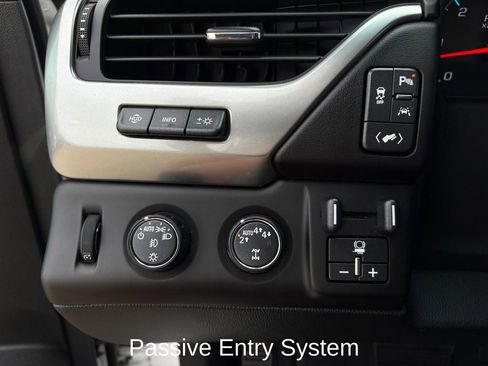 Used 2020 Chevrolet Tahoe Premier w/ RST 6.2L Performance Edition AWD/4WD image 18