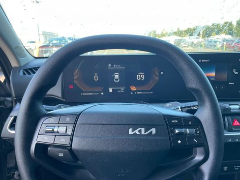 Used 2025 Kia K4 LXS image 27