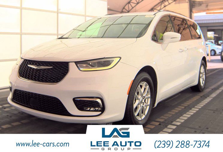 Used 2021 Chrysler Pacifica Touring-L FWD image 3