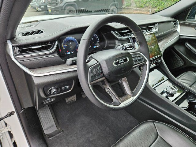 Used 2024 Jeep Grand Cherokee Limited w/ Luxury Tech Group II AWD/4WD image 26