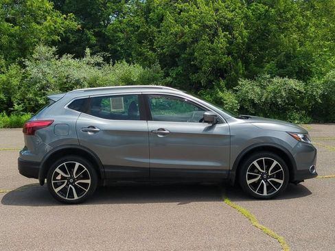 Used 2017 Nissan Rogue Sport SL w/ SL Premium Package AWD/4WD image 3