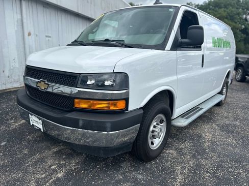 Used 2024 Chevrolet Express 2500 w/ Driver Convenience Package RWD image 3