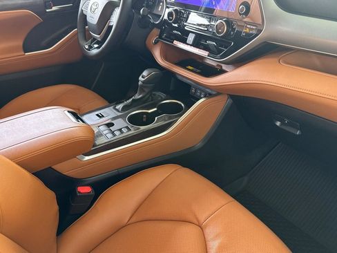 New 2026 Toyota Highlander Platinum image 26