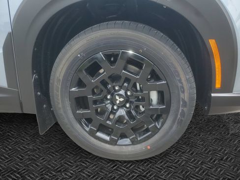 New 2026 Mitsubishi Outlander AWD image 11