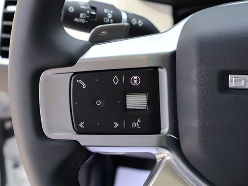 Certified 2025 Land Rover Discovery Dynamic SE AWD/4WD image 31
