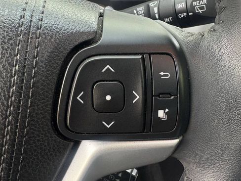 Used 2016 Toyota Highlander XLE FWD image 23