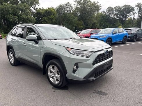 Used 2019 Toyota RAV4 XLE w/ Convenience Package AWD/4WD image 4