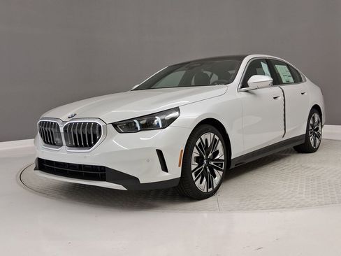 New 2026 BMW 530i RWD image 33