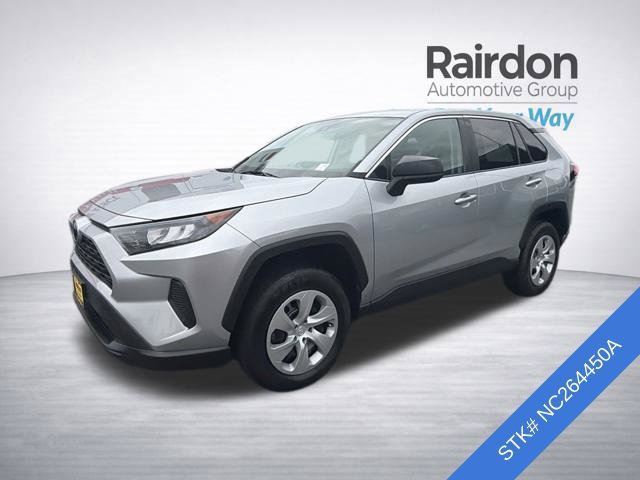Used 2022 Toyota RAV4 LE AWD/4WD image 3