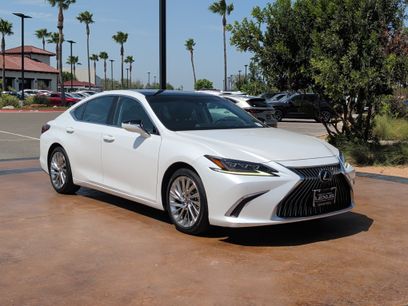 Used 2020 Lexus ES 350 Ultra Luxury w/ Accessory Package 2