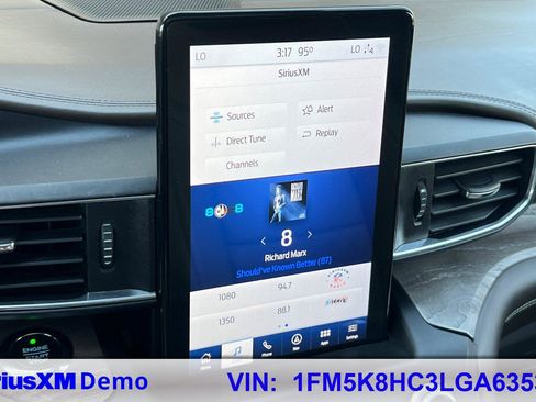 Used 2020 Ford Explorer Platinum w/ Premium Technology Package image 30