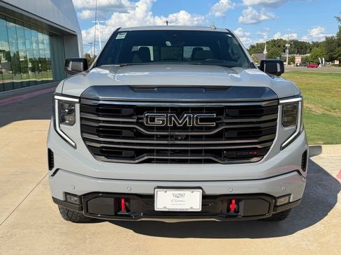Used 2024 GMC Sierra 1500 AT4 w/ Technology Package AWD/4WD image 11