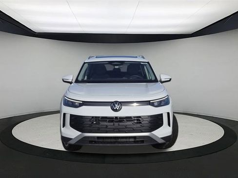 New 2026 Volkswagen Tiguan SE image 2