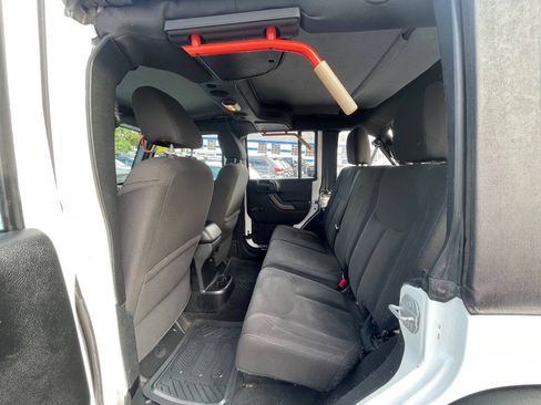 Used 2018 Jeep Wrangler Unlimited Sport w/ Connectivity Group AWD/4WD image 21