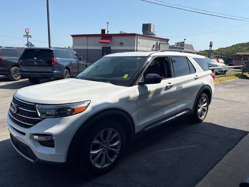 Used 2020 Ford Explorer XLT RWD image 3