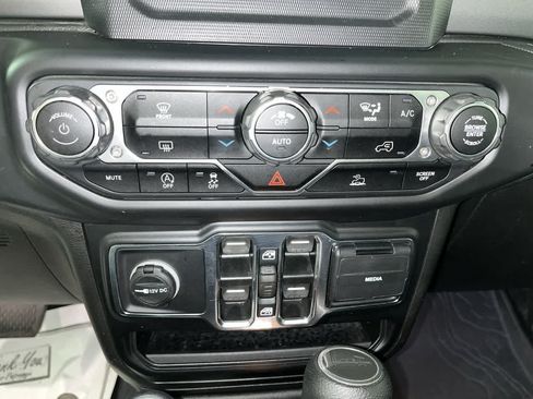Used 2022 Jeep Gladiator Sport AWD/4WD image 21
