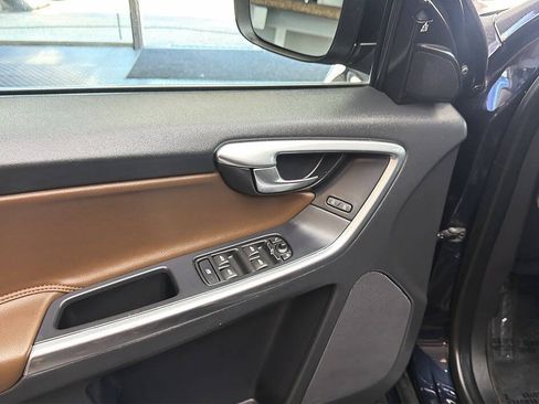 Used 2017 Volvo XC60 T5 Dynamic w/ Advanced Package AWD/4WD image 4